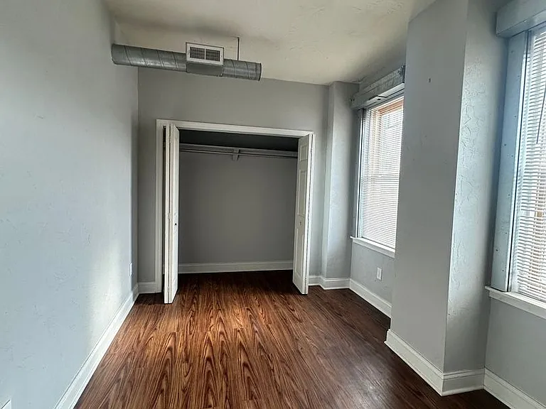 1021 East Carson Street — Photo 15