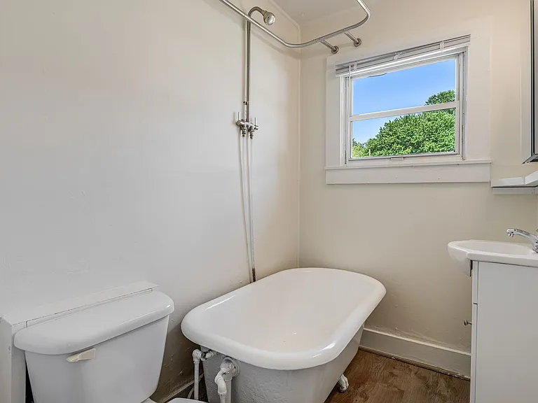 303 Dennis St — Photo 18