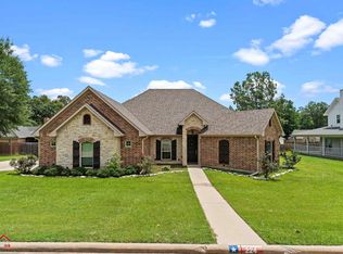 224 Stonegate Dr, Carthage, TX 75633