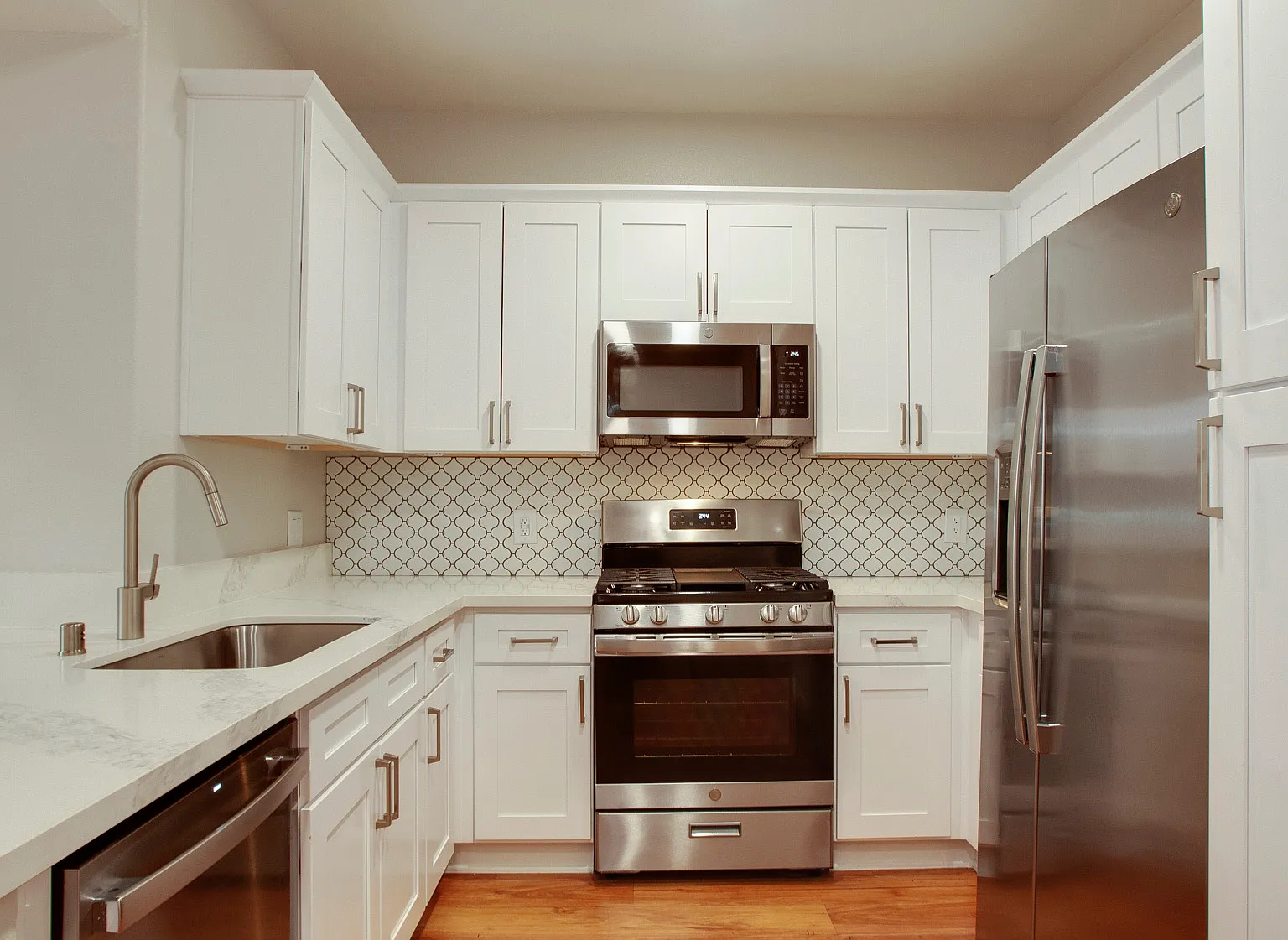 2 bed, 1032 sqft, $3,939 — Photo 1