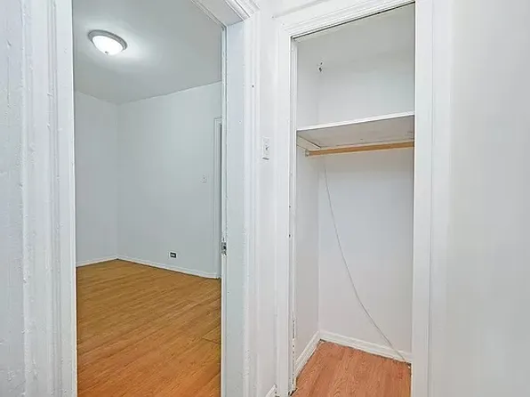 572 East New York Avenue image 4 of 9