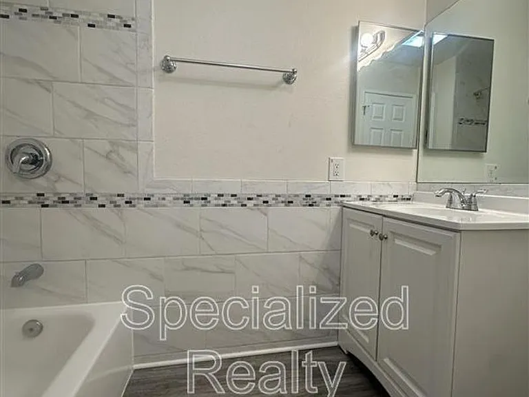 328 E Providencia Ave — Photo 10