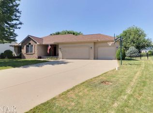 103 Pheasant Ln, Hudson, IL 61748