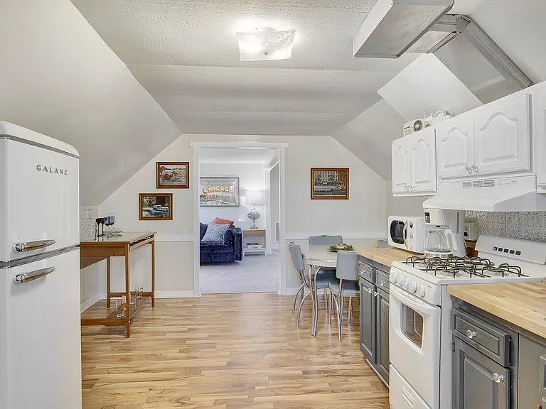222 N Brockway St — Photo 4