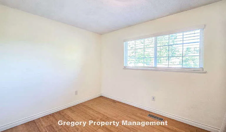 17606 Brook Blvd — Photo 15
