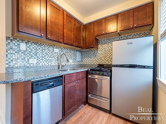 5th image of 696 Elm Pl APT 209
