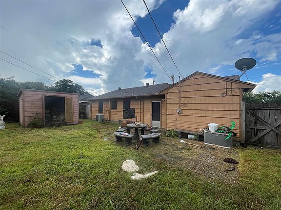 5th image of 1900 W Gulf St