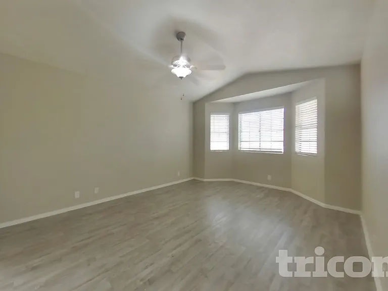 1464 E Rosemonte Dr — Photo 7