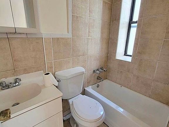 5th image of 124 E 107th St APT 10