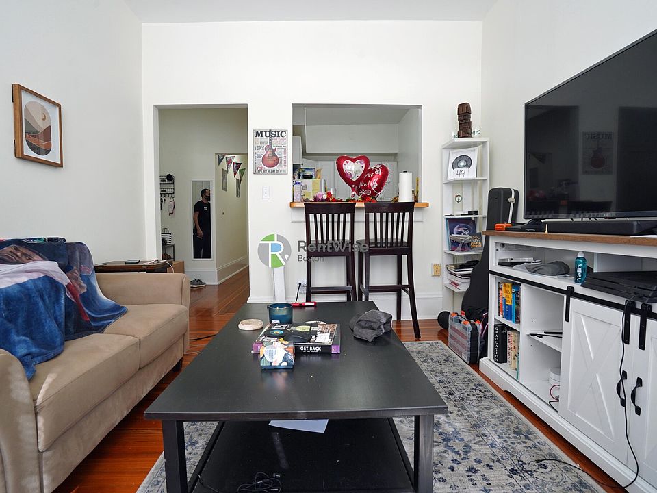 1st image of 75 Brighton Ave APT 3