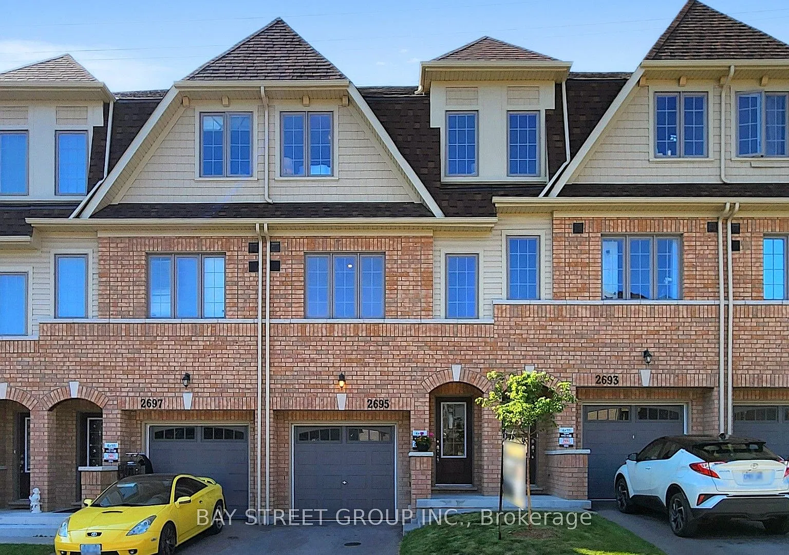 5 bed, $2,900 — Photo 1