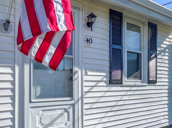 40 Draper Ave, Middletown, RI 02842