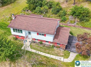 7118 Kingstead Dr, Slatington, PA 18080