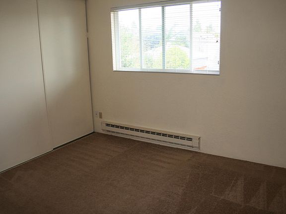 Large bedrooms, lots of closet space