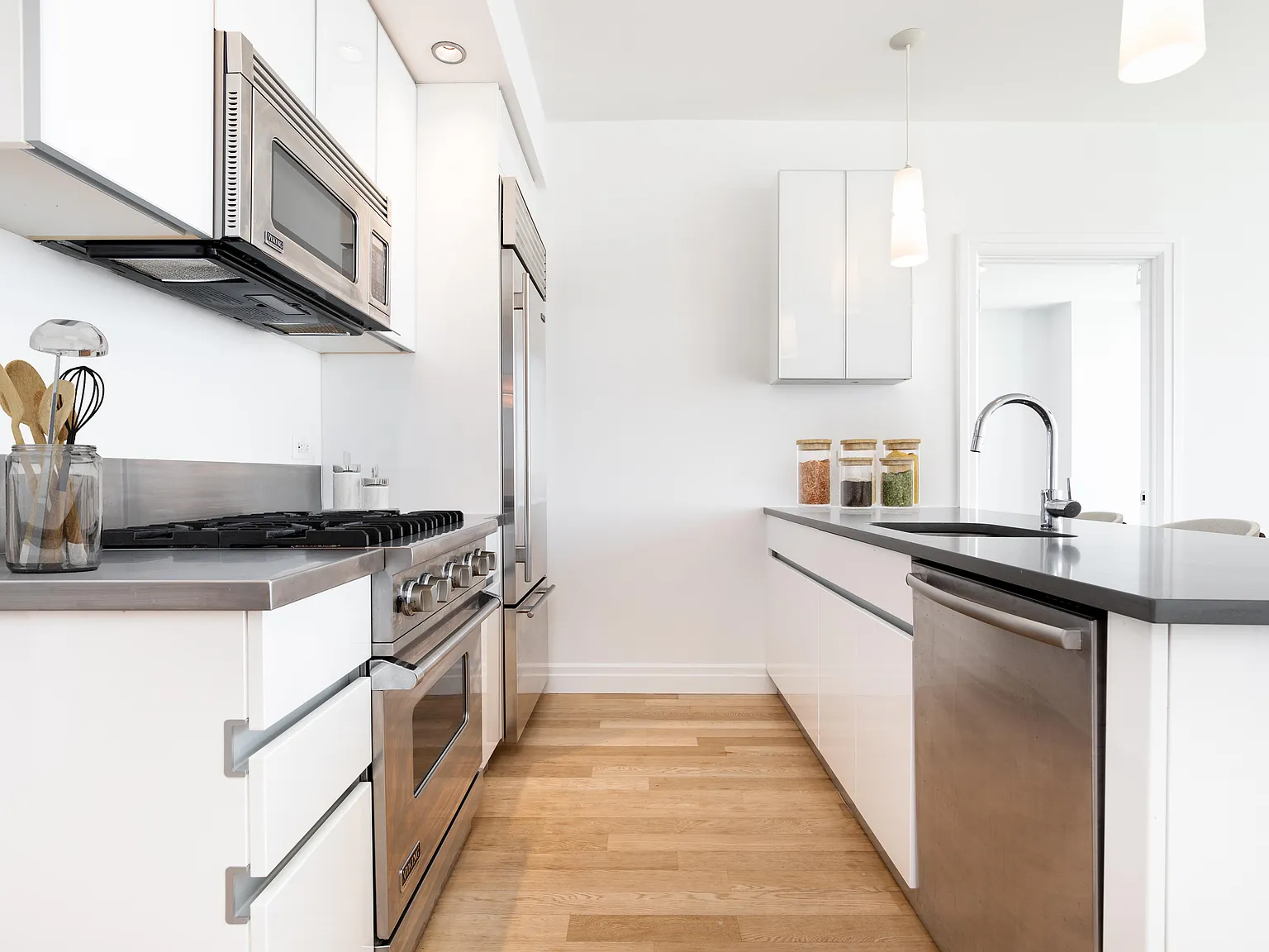 554 West 54th Street — Photo 4