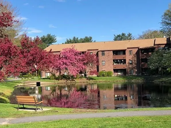 11 Davis Rd APT C5, Acton, MA 01720
