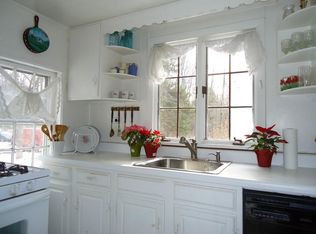 5 Shamrock St, Stockbridge, MA 01262