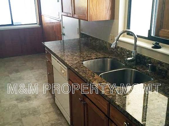 5137 Cherokee Kitchen