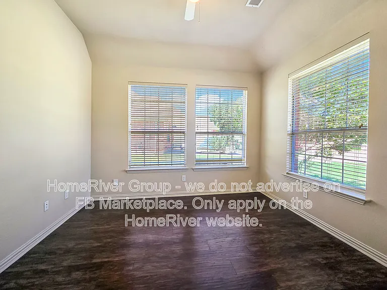 643 E Sandra Ln — Photo 8