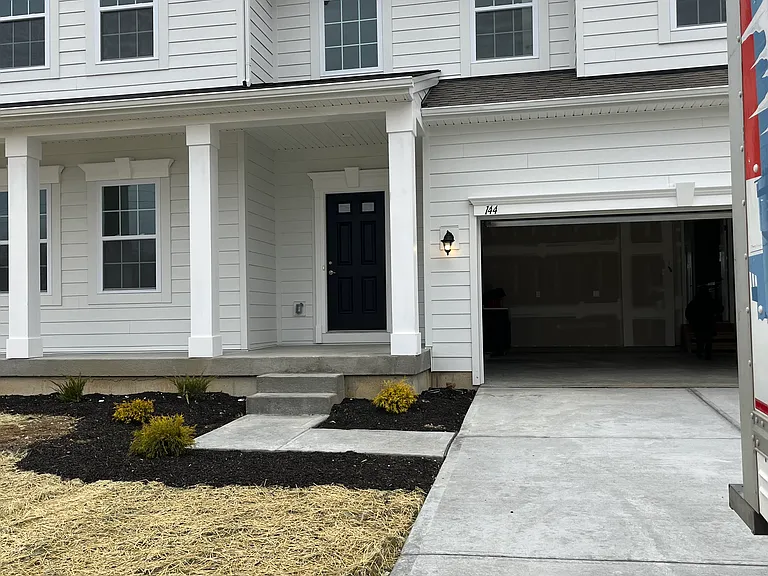 144 Hanford Ln — Photo 1