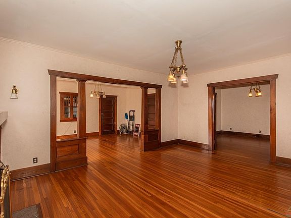 3rd image of 203 N Market St