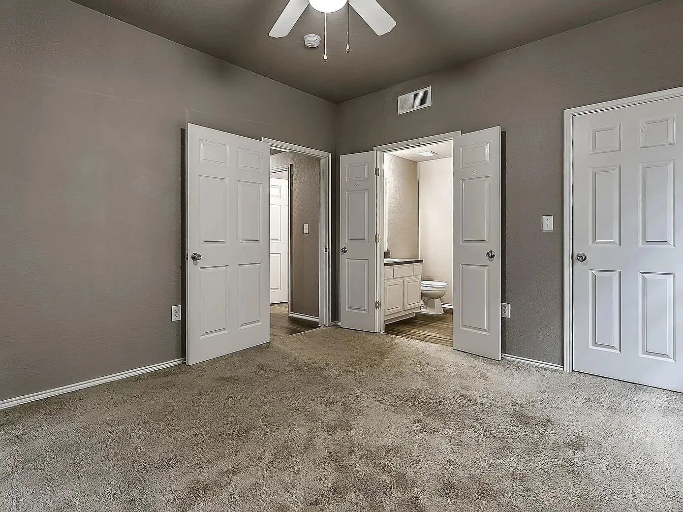 2 bed, 1045 sqft, $1,450 — Photo 3
