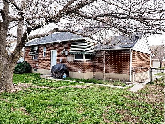 5th image of 879 N Poinsettia Dr