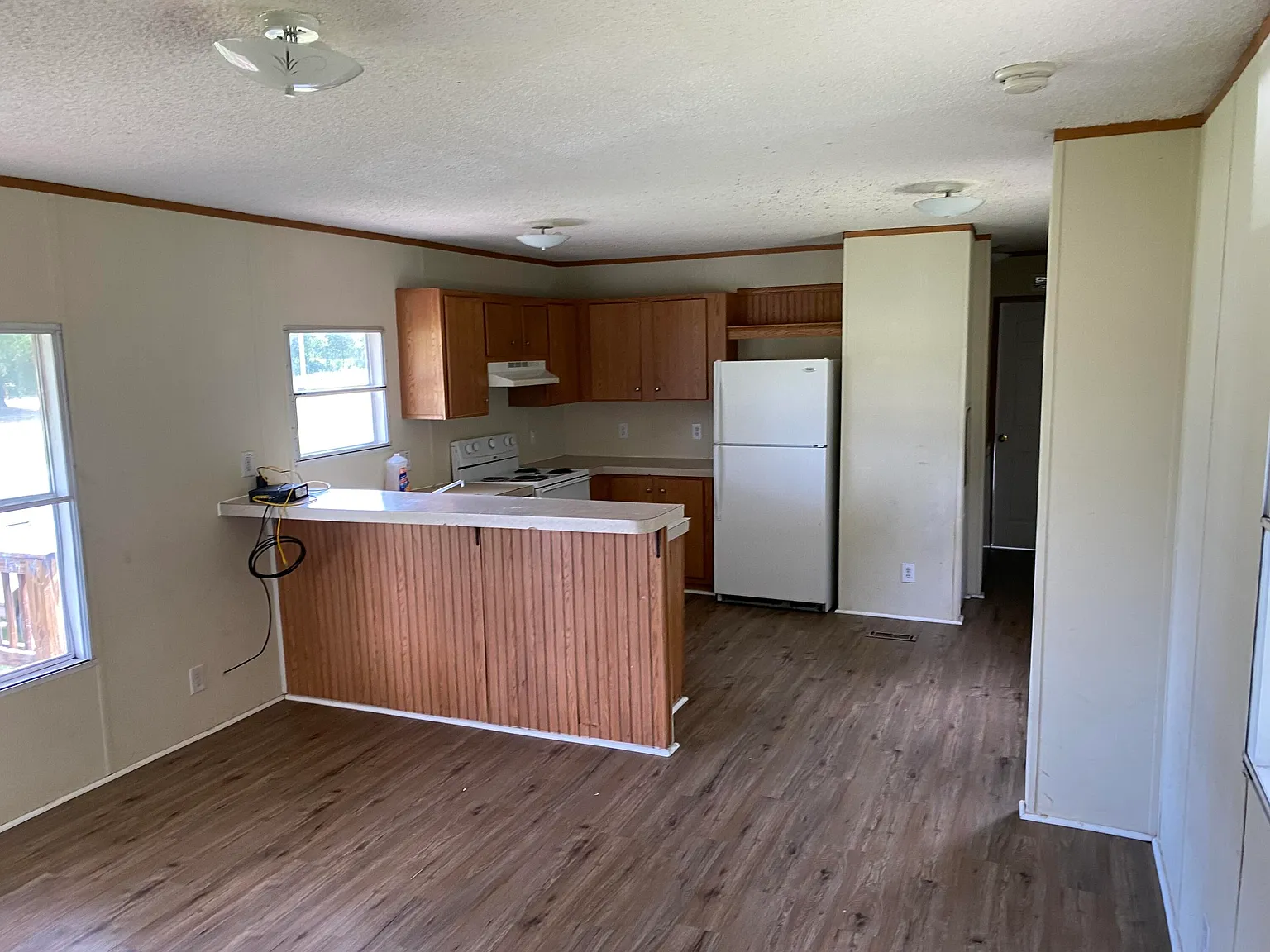 3 bed, 2.0 bath, 924 sqft, $1,000 — Photo 2