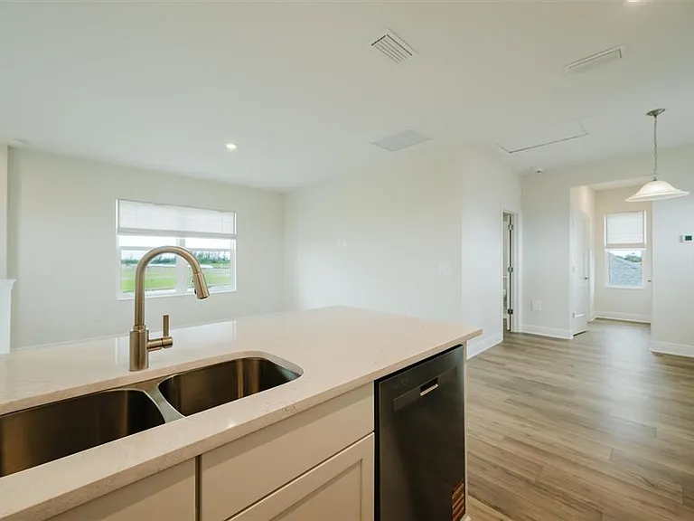 7910 Lake Flores Ave — Photo 13