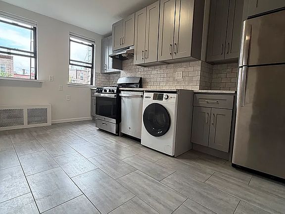 2nd image of 616 Manhattan Ave APT 3R