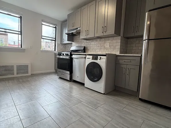 616 Manhattan Ave APT 3R, Brooklyn, NY 11222