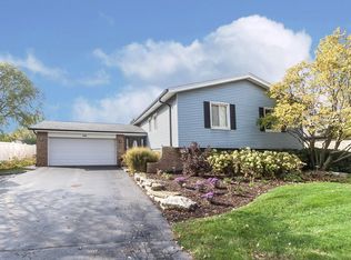 846 Kings Point Dr E, Addison, IL 60101