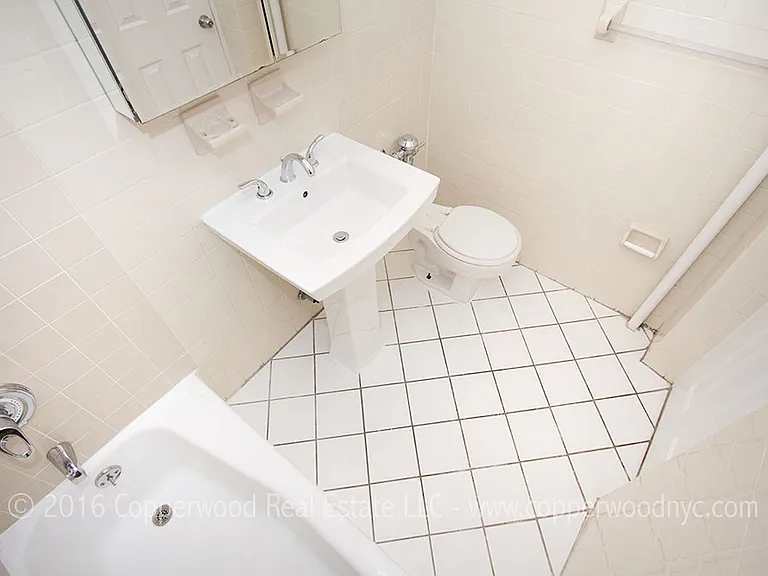 234 E 83rd St #1B — Photo 8