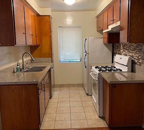 2nd image of 3369 Vinton Ave #4