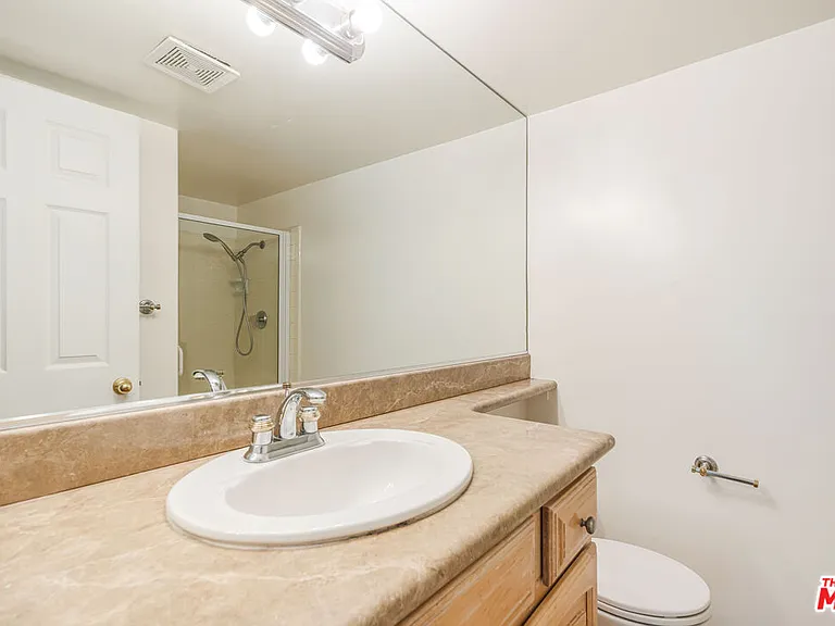 17241 Palisades Cir — Photo 20