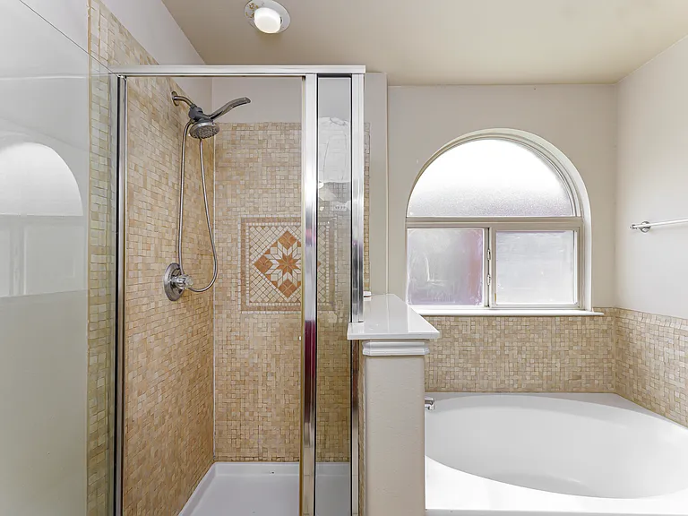 5946 Harbor Glen Dr — Photo 12