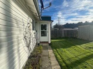 962 Laurel Ave, Reedsport, OR 97467