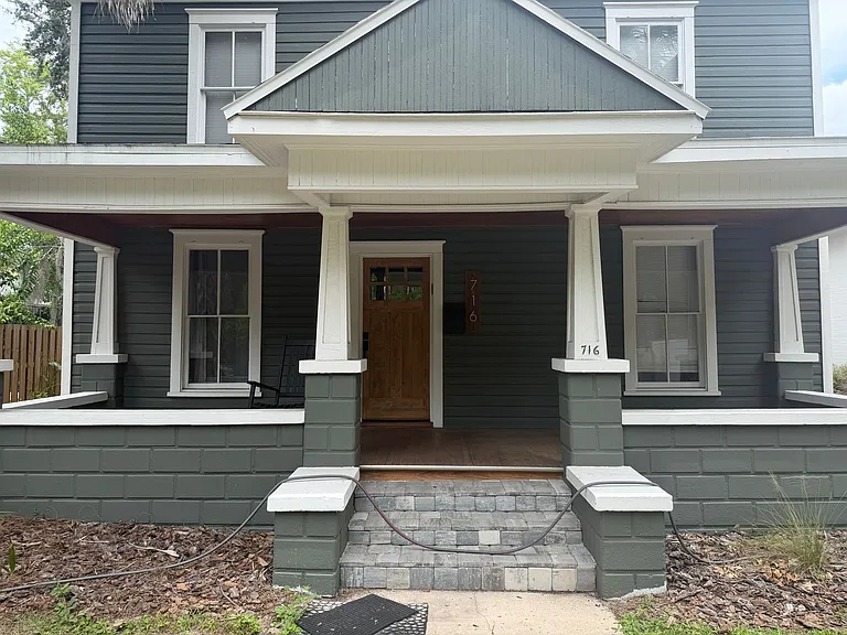 716 NE 4th Ave — Photo 1