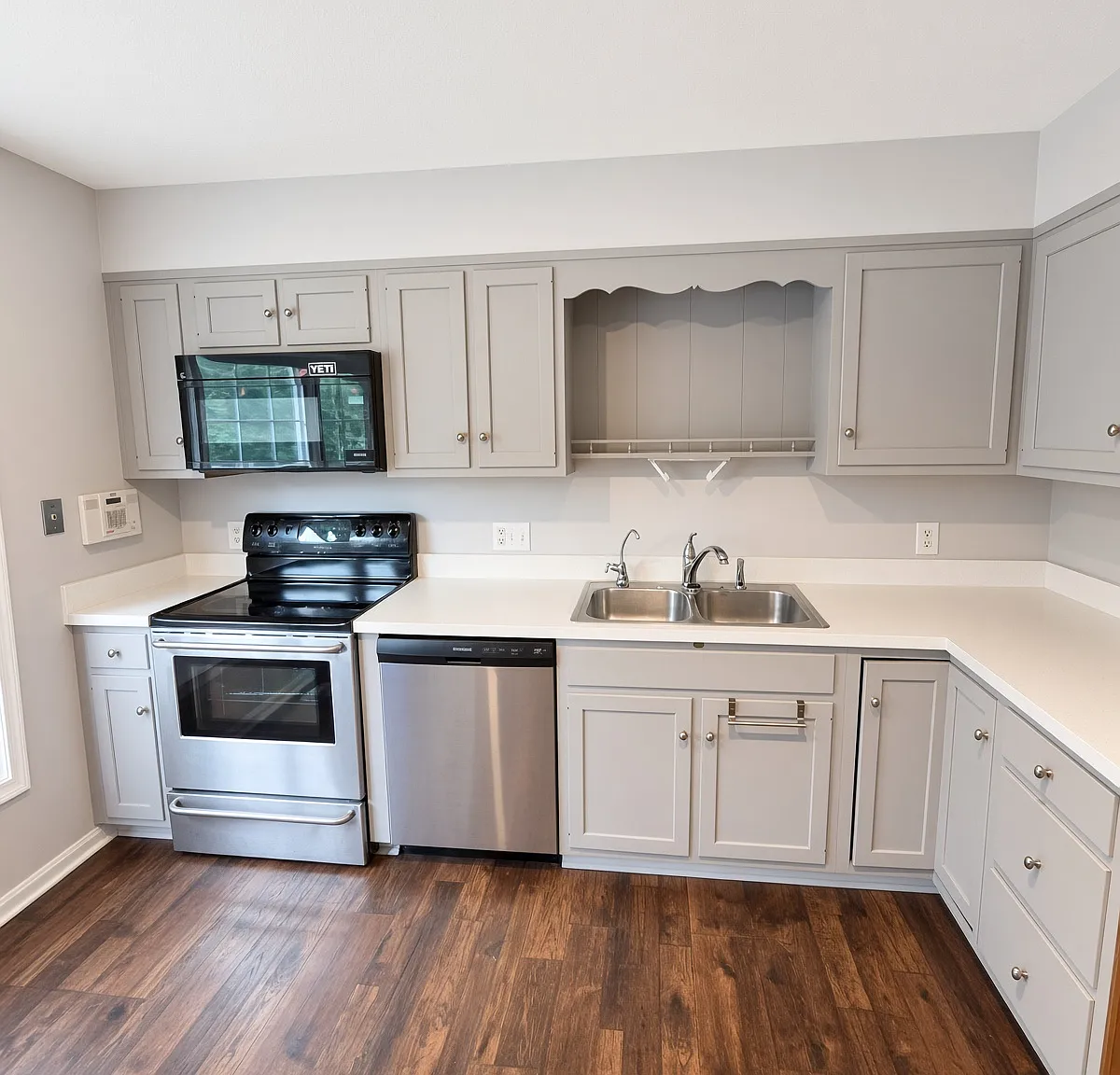 3 bed, 1740 sqft, $2,200 — Photo 2