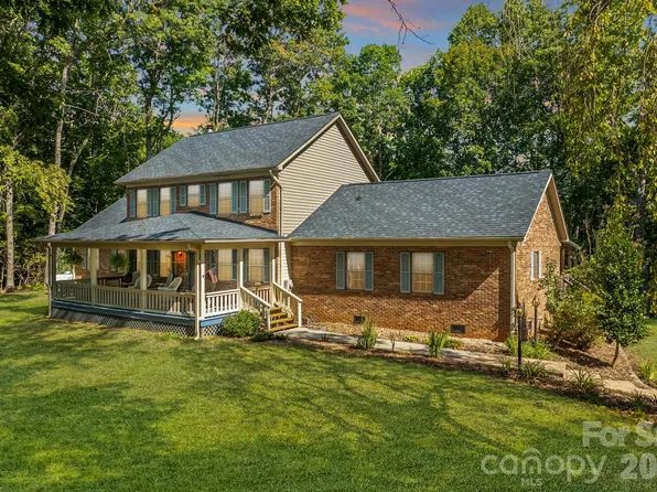 1886 Tanasee Gap Rd, Balsam Grove, NC 28708