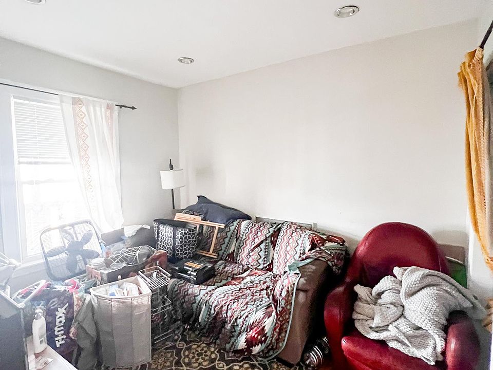 2nd image of 55 Fenton St