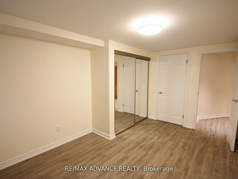 33 Carluke Cres #LOWER — Photo 15