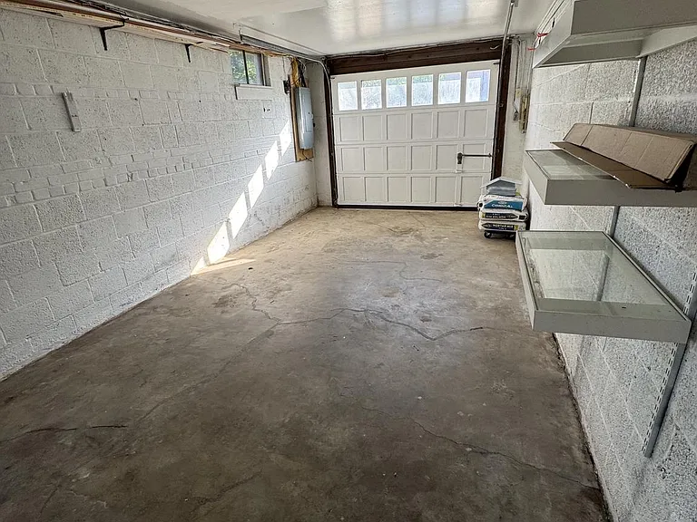 7410 Dickenson St — Photo 13
