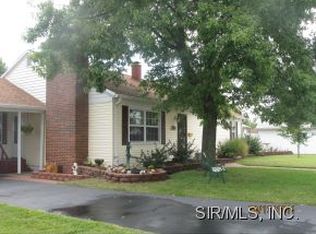 1118 E Acton Ave, Wood River, IL 62095