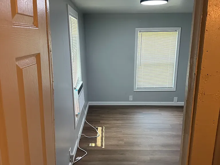 1304 E Clay St — Photo 14