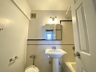 Rented by R New York