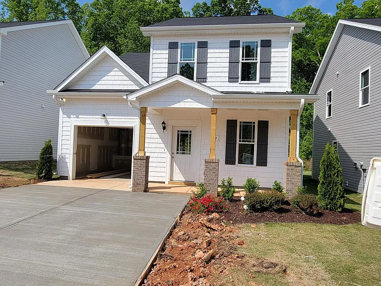 147 Diploma Dr — Photo 2