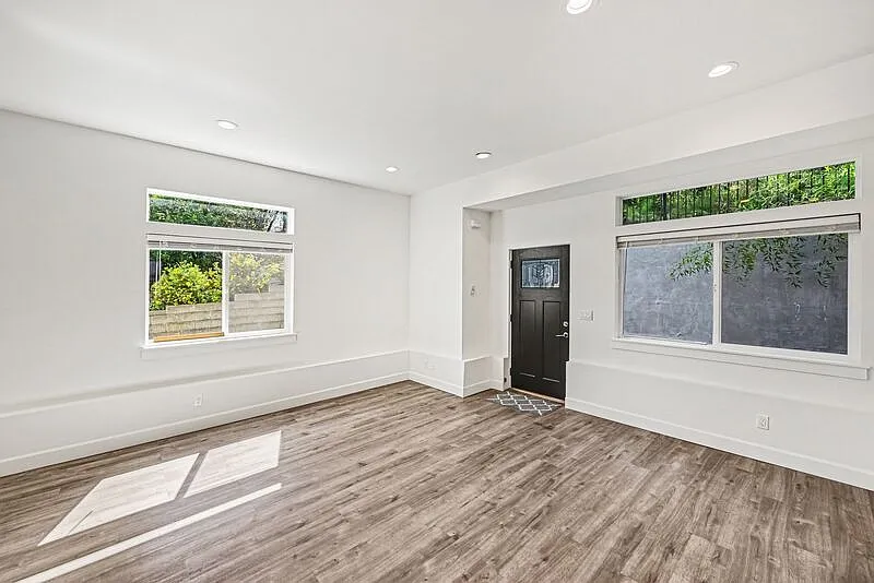 2 bed, 1.5 bath, 800 sqft, $2,250 — Photo 2