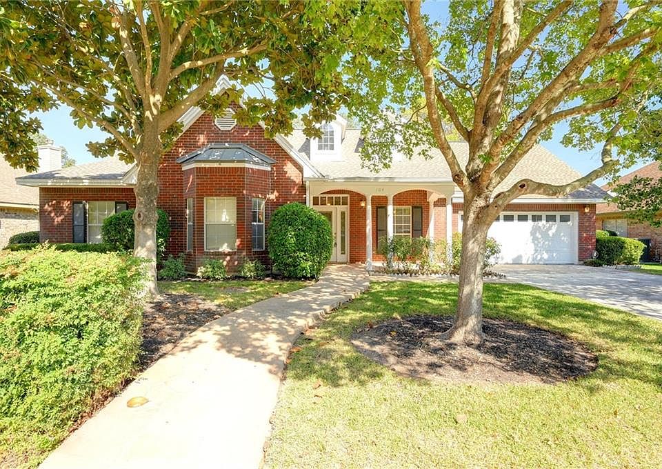 1st image of 104 Fox Hollow Dr