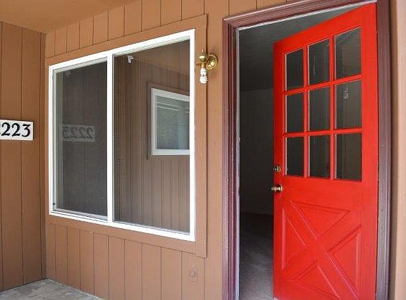 2223 Redwood front door